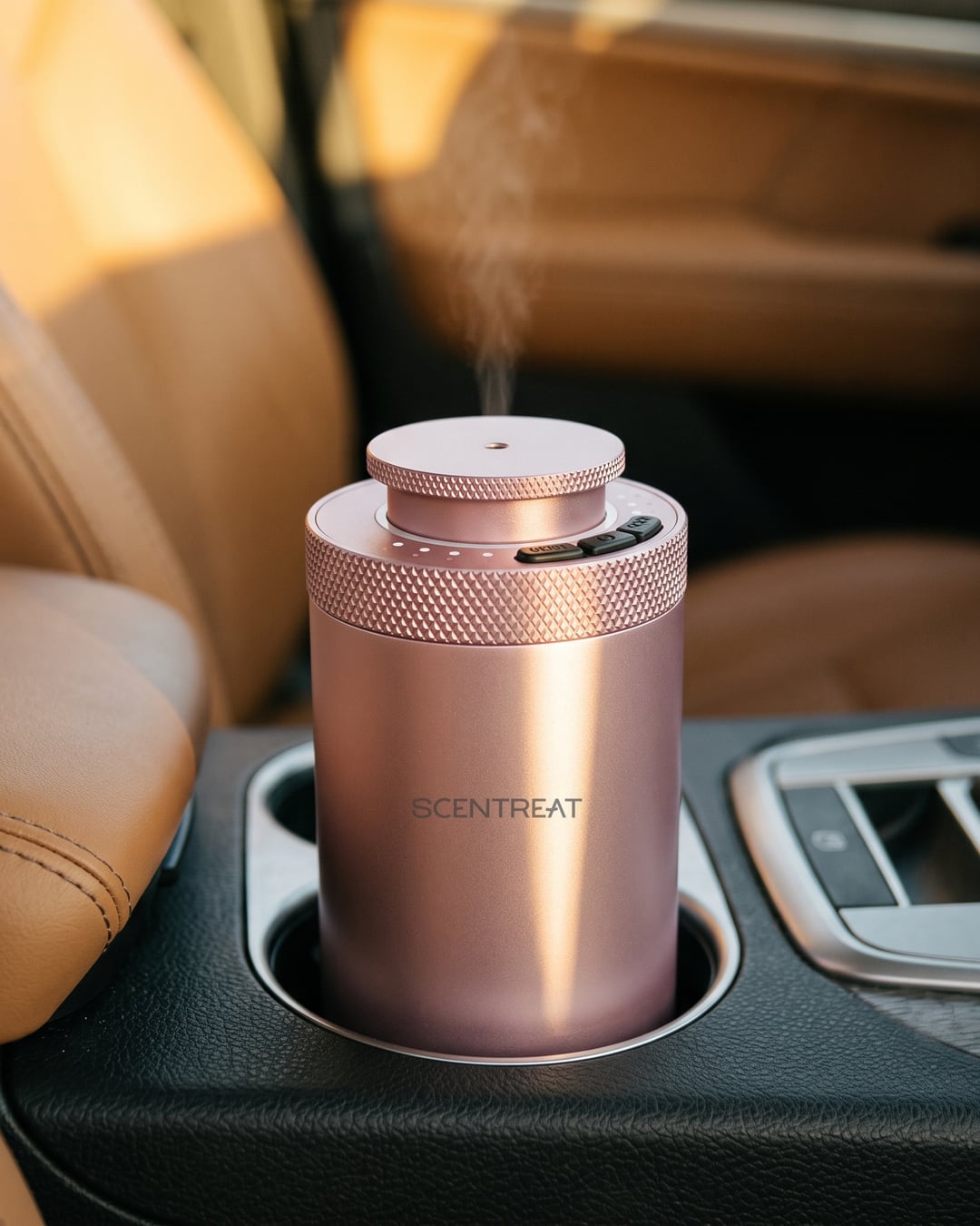 Mini diffuser in a car cup holder